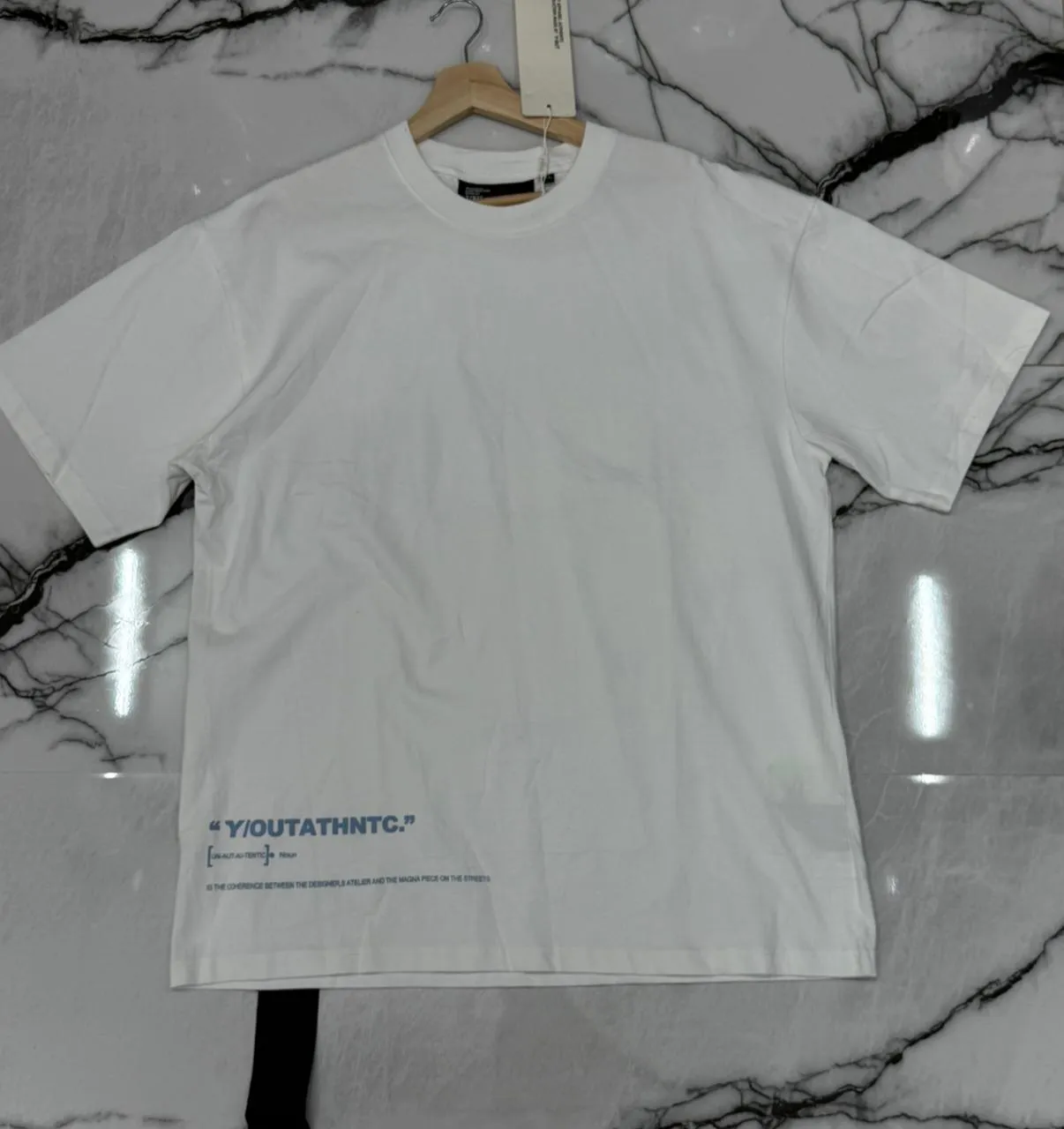 Camiseta Y/OUT 